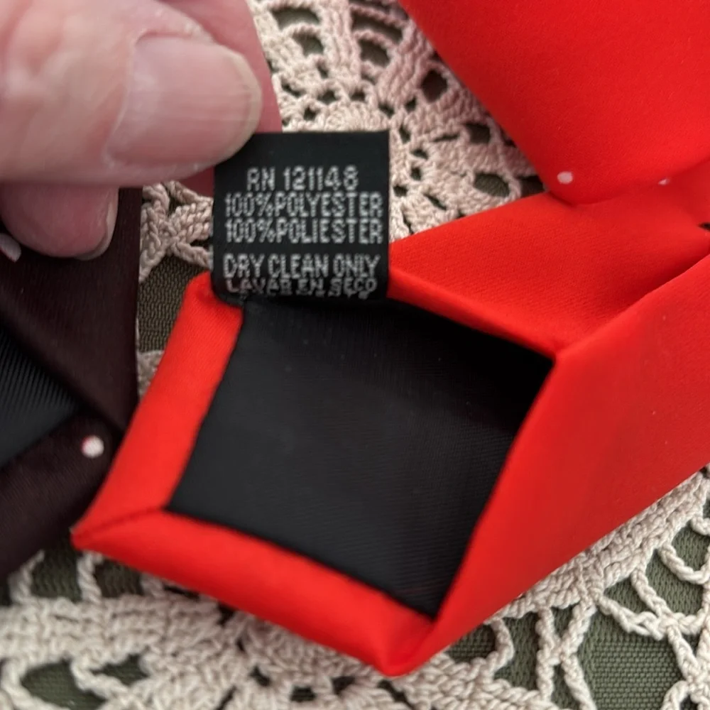 Tie Tales Christmas tie. Preloved. Polyester. Feels like Satin!! - Picture 6 of 6